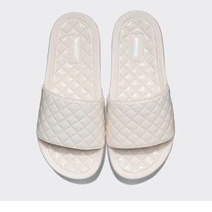 APL Quilted Lusso Slides